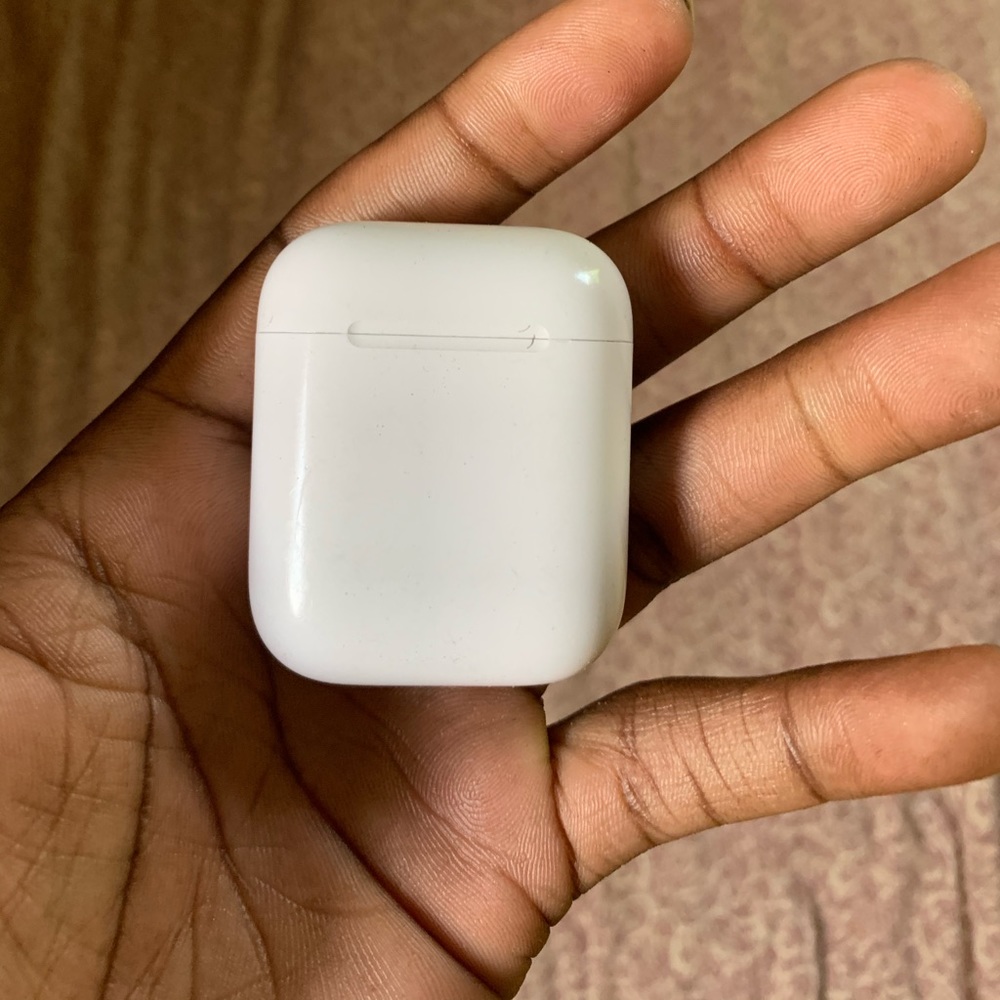 Airpods - Picture 2 of 2